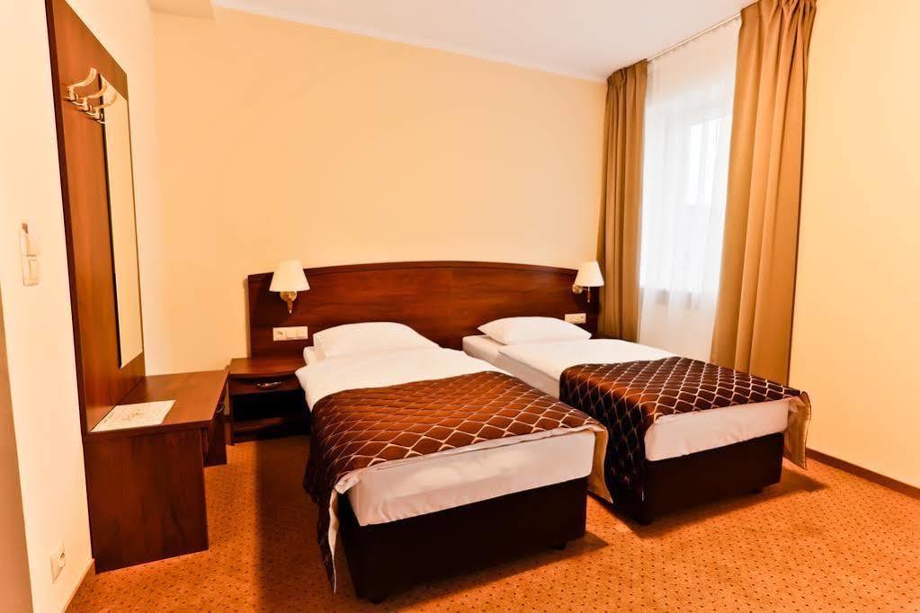 Hotel Korel Познань Экстерьер фото