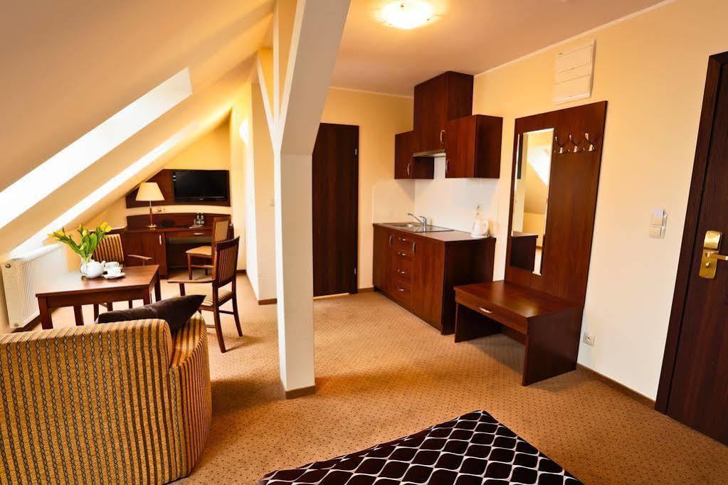 Hotel Korel Познань Экстерьер фото