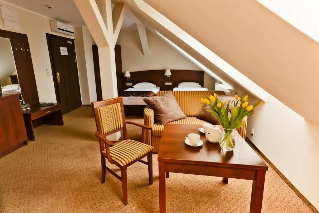 Hotel Korel Познань Экстерьер фото