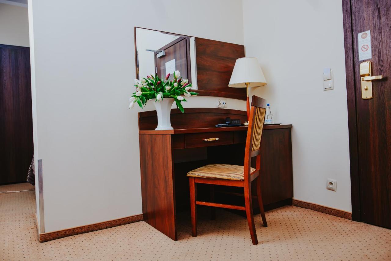 Hotel Korel Познань Экстерьер фото