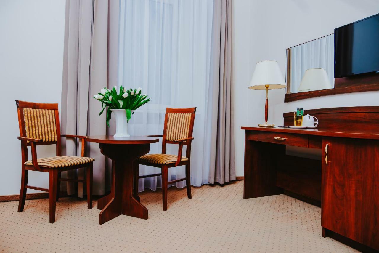 Hotel Korel Познань Экстерьер фото