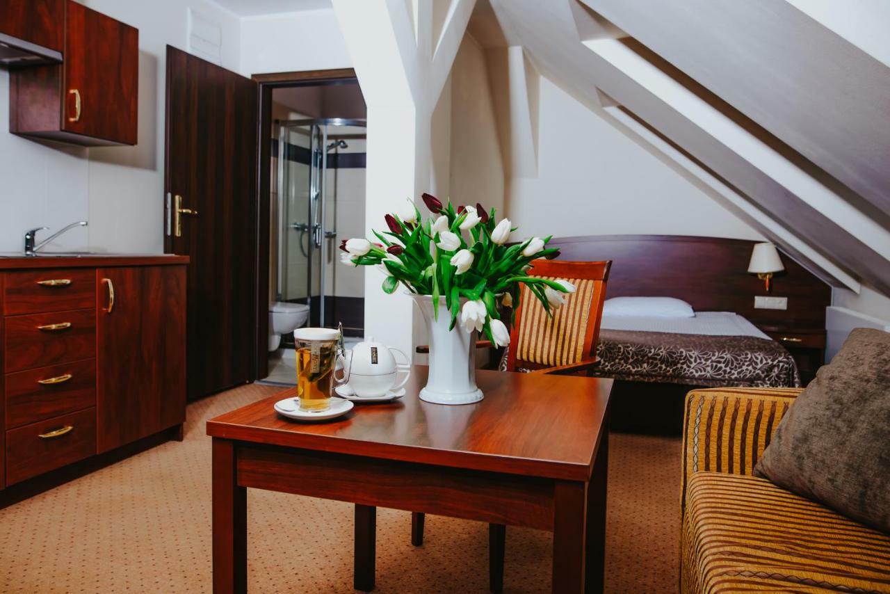 Hotel Korel Познань Экстерьер фото